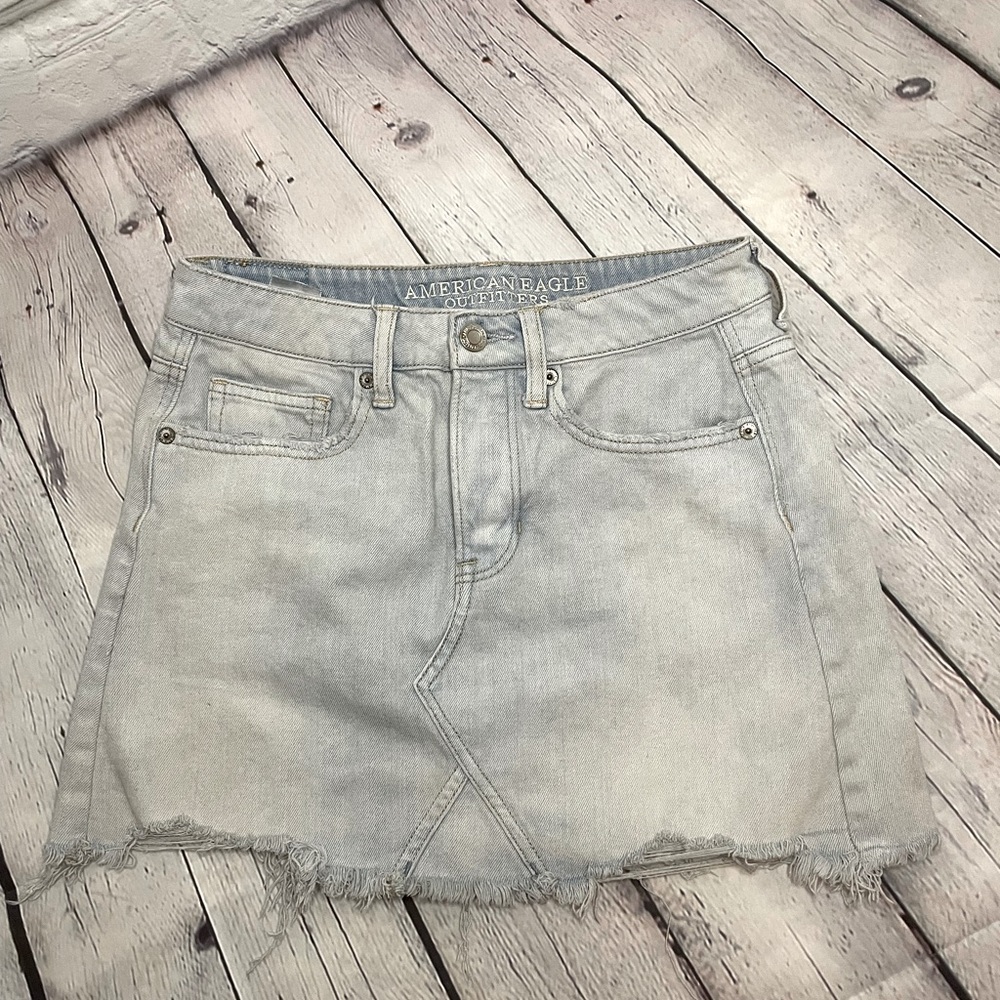 American Eagle Distressed Jean Skirt Light Wash Size 0